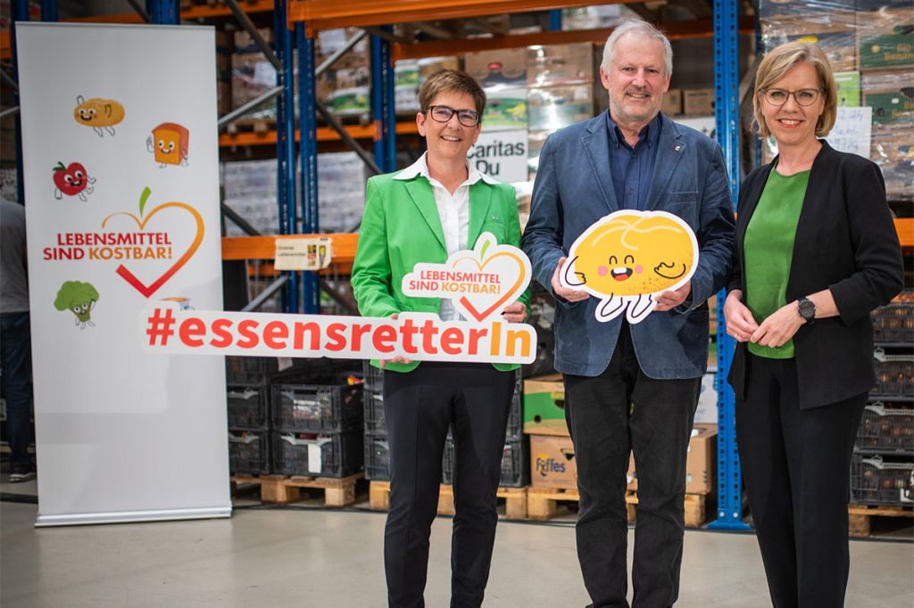 v.l.n.r. Bundesministerin Leonore Gewessler, Obmann Josef Schrott, Dr.in Gudrun Obersteiner Foto BMK / Caj Perwein